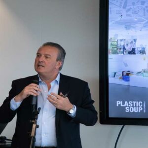 Smurfit Kappa en de Plastic Soup Foundation gaan samenwerking aan om de toekomst van verpakkingen te veranderen