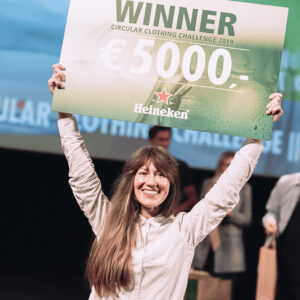 Katja Ravina wint Heineken Circular Clothing Challenge