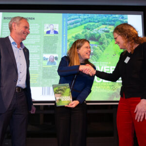 Nieuw boek ‘Biodivers boeren’ biedt inspiratie voor boer, burger, bedrijfsleven en beleid