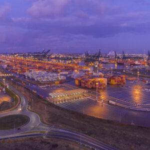 1300 slimme LED-armaturen van Signify maken Port of Antwerp duurzaam én veilig
