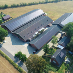 Univé maakt Nederlandse bedrijfsdaken kosteloos asbestvrij en voorziet deze van zonnepanelen