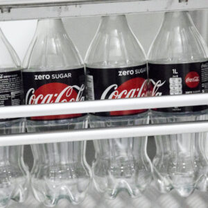 Coca-Cola in Nederland stapt volledig over op flessen gemaakt van 100% gerecycled plastic