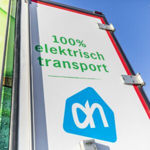 Albert Heijn halveert CO2-uitstoot per winkel en gaat over op 100% Nederlandse windenergie