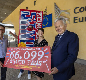 Tienduizenden chocoladefans eisen Europese wetgeving die mensenrechten waarborgt