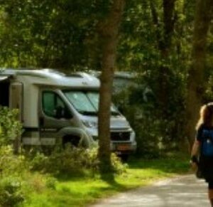Camping Geversduin krijgt Europa’s eerste vakantiehuisje van moeilijk recyclebaar plastic