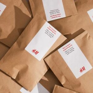 H&M verstuurt online bestellingen voortaan in papieren verpakking