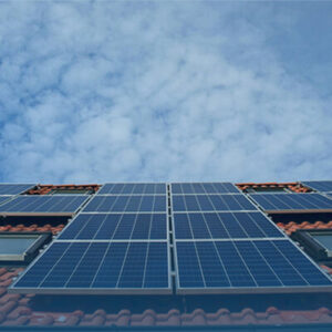 Zes op de tien Nederlandse huiseigenaren wil dit jaar nog eerste zonnepanelen te installeren