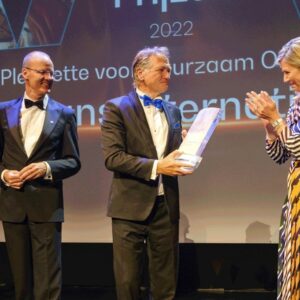 MUD Jeans winnaar van de Plaquette Duurzaam Ondernemerschap van de Koning Willem I Stichting