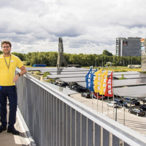 IKEA Hengelo opent samen met wethouder parkeerplaats met meer dan 3400 zonnepanelen