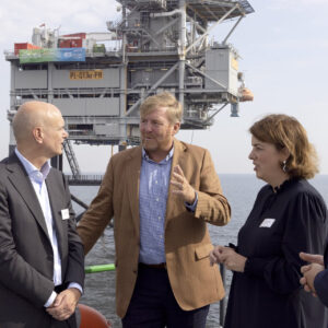 Koning bezoekt Noordzee voor de toekomst van energie: wind, zon en groene waterstof op zee