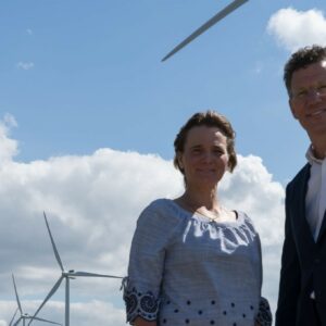 Ruim 200 boeren openen Windpark Zeewolde, het grootste omgevingswindpark ter wereld