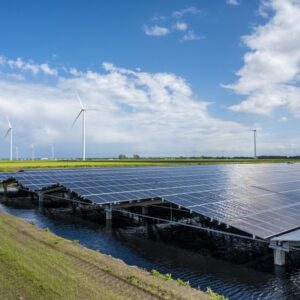 Solarfields plaatst grootste groene elektrolyser van Nederland naast zonnepark Vloeivelden