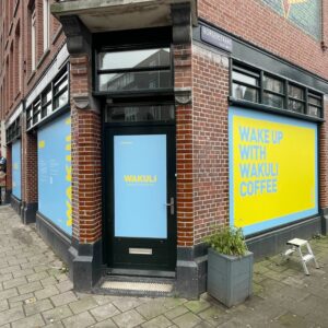 Missiegedreven koffiemerk Wakuli opent tweede koffiewinkel in Amsterdam