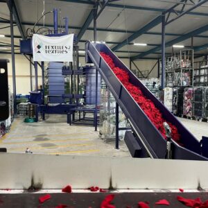 Textiles2Textiles neemt revolutionaire machine voor textielrecycling in gebruik