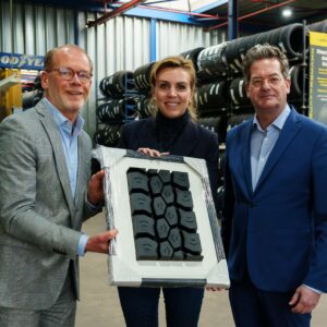 Staatssecretaris Vivianne Heijnen complimenteert banden- en wielenbranche met duurzame en circulaire aanpak