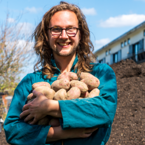 Rechtstreex geeft aardappelfeest in Rotterdam met vooruitstrevende boer