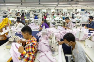 Wereldwijde kledingindustrie drijft op onderdrukking kledingarbeiders