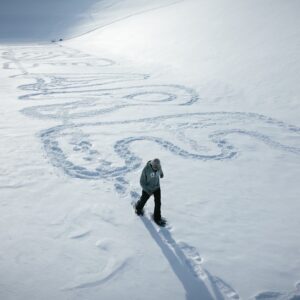 Kunstenaar-zet-wereldrecord-met-s-werelds-grootste-sneeuw-kunstwerk-1