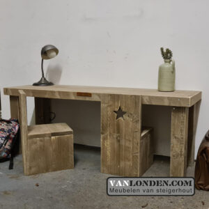Steigerhouten-bureauspeeltafel-Jurre-met-kinderstoelen