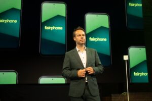 Fairphone boekt recordgroei van 61% in Q3 2025 en breidt uit naar de Verenigde Staten