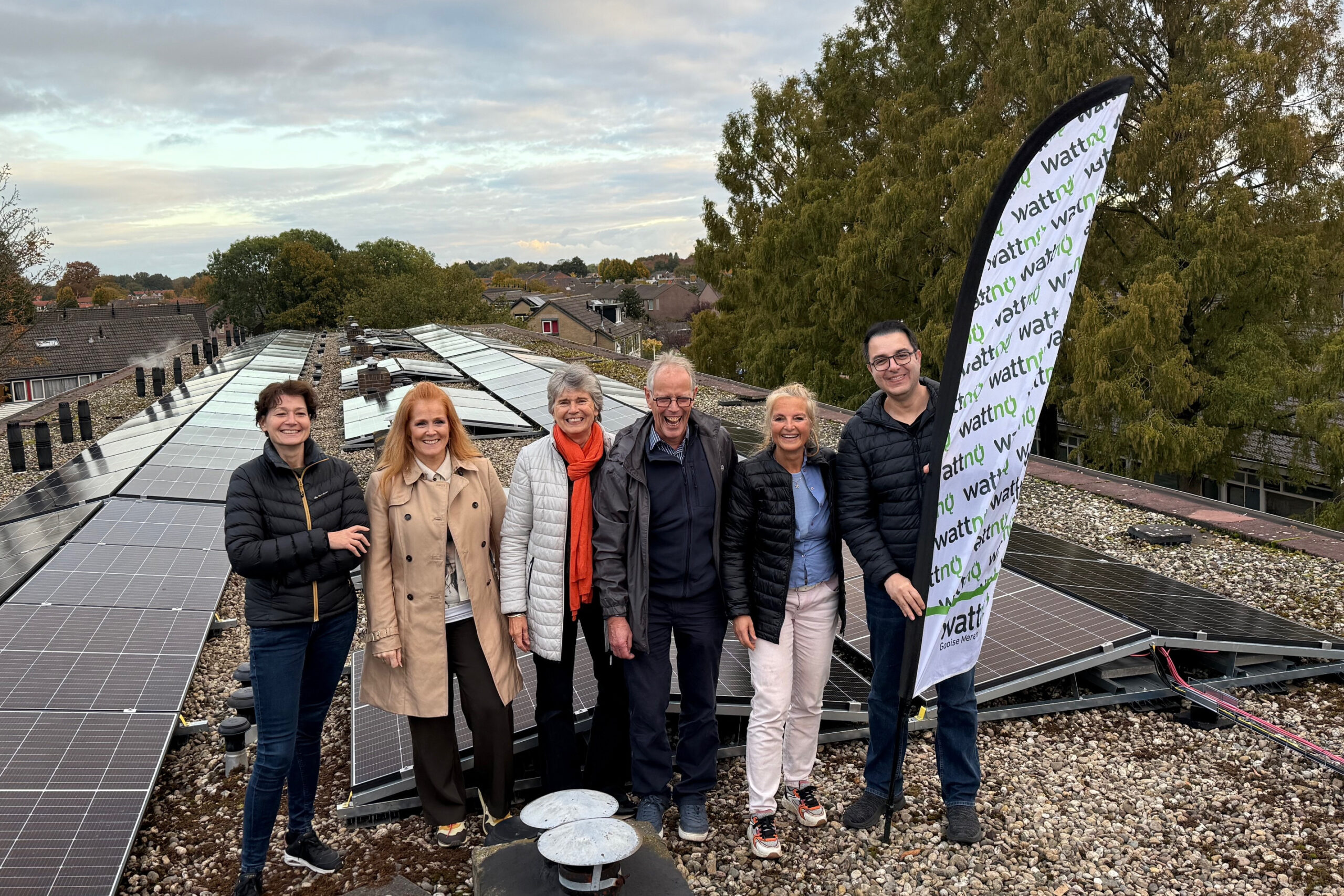 Eerste zonnedak voor huurders van Woningstichting Naarden officieel geopend