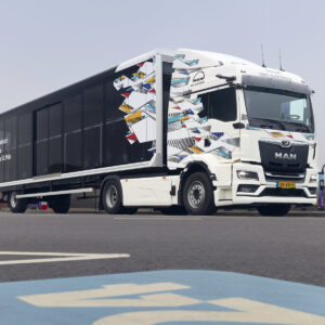 1920_man-id.poloroadshow3