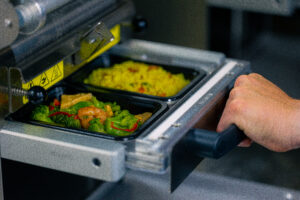 Herbruikbaar afhaalbakje uit Geleen krijgt brede steun en groeit uit tot circulair innovatieproject