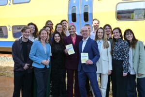 Koningin Máxima en minister Stientje van Veldhoven in gesprek over versnelling van circulaire economie in unieke treinreis