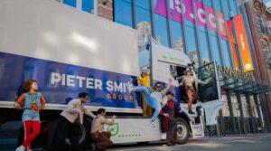 Voor het eerst internationale elektrische theatertour: e-truck naar Milaan