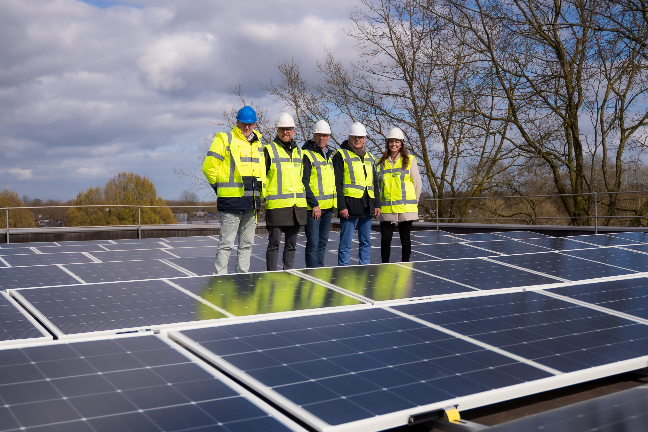Eerste paneel gelegd van volledig circulaire zonneproject in de Groene Metropoolregio Arnhem Nijmege