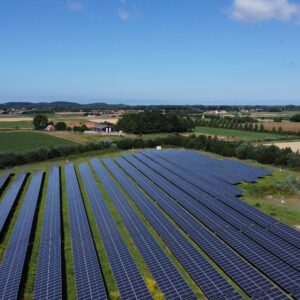 Stedin en Zeeuwind tekenen capaciteitsbeperkend contract voor Zonnepark Koudekerke