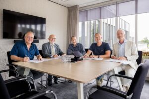 Datacenterwarmte gaat kassen verwarmen: Overeenkomst getekend voor warmtenet Uithoorn