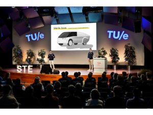 Studenten Solar Team Eindhoven presenteren ‘Stella Juva’ ’s werelds eerste zonne-ambulance