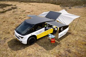Studenten van de TU Eindhoven presenteren ’s werelds eerste ambulance op zonne-energie: Stella Juva