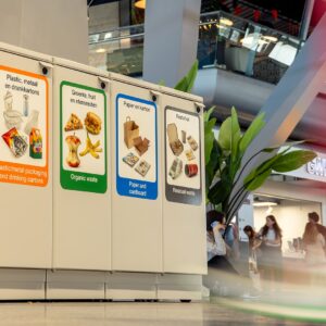 Eindhoven Airport stemt afvalstations af op wat reizigers echt weggooien