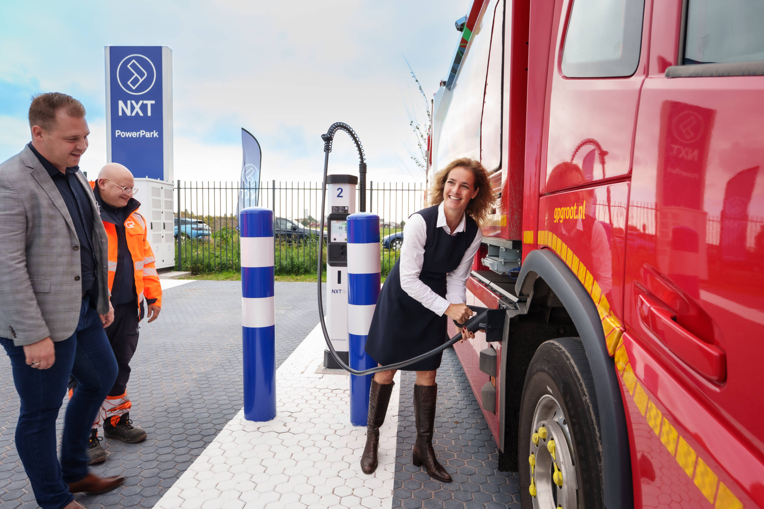 NXT Mobility opent eerste NXT PowerPark voor elektrische vrachtwagens in Alkmaar