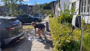 Nationaal Stoepladen Onderzoek 2026: in ruim vier op de tien gemeenten mag stoepladen
